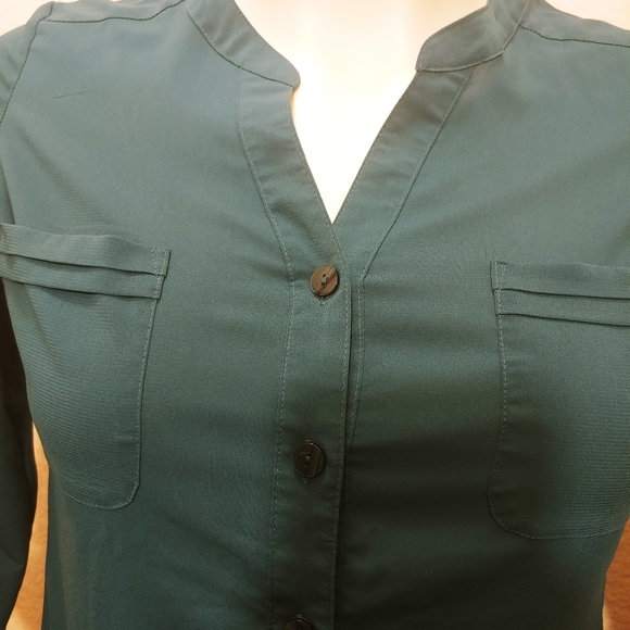 Blue 👚 - Picture 2 of 4